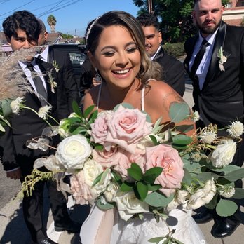 Kenia Z. Florals - Beautiful huge roses - Floral Designers Near Me - Los Angeles, California Kenia Z. Florals - Beautiful huge roses - Floral Designers Near Me - Los Angeles, California
