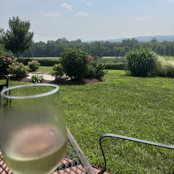 Defiance Ridge Vineyards - Wineries Near Me - Defiance, Missouri