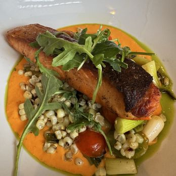 Sonoma Valley Farmhouse - Salmon - American Near Me - Sonoma, California Sonoma Valley Farmhouse - Salmon - American Near Me - Sonoma, California