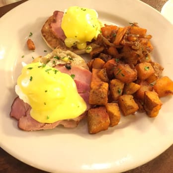 The Smith - Classic eggs Benedict - New American Near Me - New York, New York