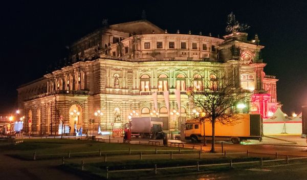Semperoper Dresden by null