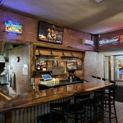 Napoleone's Pizza House - Dining room decor