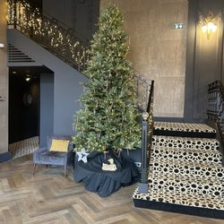 Grand Hôtel Continental - Hotel lobby decorated for Christmas.