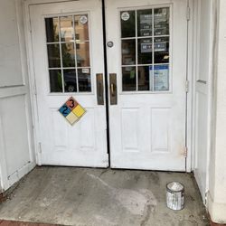 Sherwin-Williams Paint Store - Door close 8:15 am Saturday  ..........