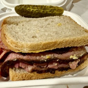 Phil Smoked Meat - Solo sandwich and pickle - Sandwiches Near Me - Quebec City, Quebec Phil Smoked Meat - Solo sandwich and pickle - Sandwiches Near Me - Quebec City, Quebec
