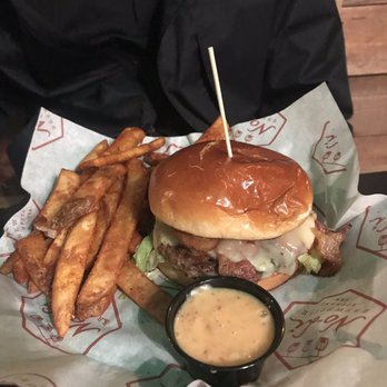 No-Li Brewhouse - Brewmaster's burger - Pubs Near Me - Spokane, Washington No-Li Brewhouse - Brewmaster's burger - Pubs Near Me - Spokane, Washington