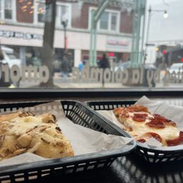 funghi and pepperoni pizza