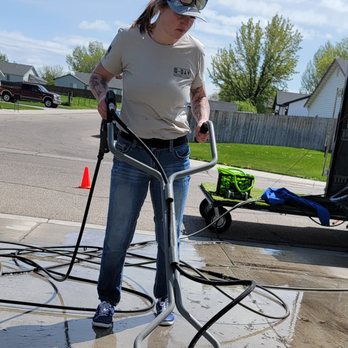 Boise Power Clean - Crysta running the surface cleaner on this driveway - Pressure Washers Near Me Boise Power Clean - Crysta running the surface cleaner on this driveway - Pressure Washers Near Me