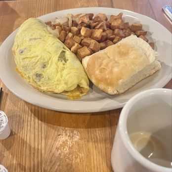 Eddie's Place - Omelet and home fries - Breakfast & Brunch Near Me - Charlotte, North Carolina Eddie's Place - Omelet and home fries - Breakfast & Brunch Near Me - Charlotte, North Carolina