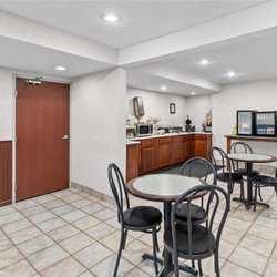 Days Inn by Wyndham Lisbon - Breakfast Area