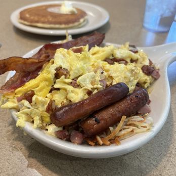 Country Kitchen - Breakfast skillet - American Near Me - Moreno Valley, California