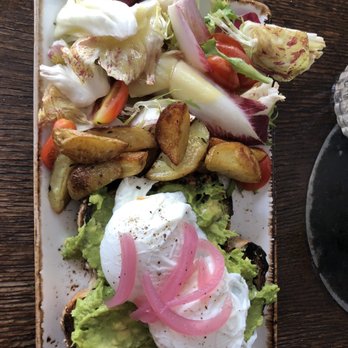 Felice 64 - Crostone con Avocado - Wine Bars Near Me - New York, New York