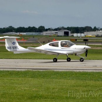 Prior Aviation - Our 2015 Diamond DA40 featuring a G1000 avionics package - Flight Instruction Near Me - Buffalo, New York