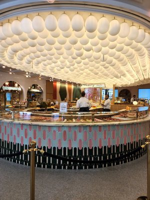 86Champs - L'Occitane x Pierre Hermé by null