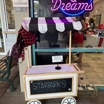 Dogtown Bakery - Doggie coffee cart at store entrance - Custom Cakes Near Me - Kailua, Hawaii