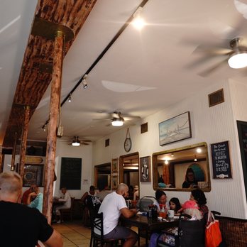 Perfect Cup - people sitting at tables in a restaurant - Breakfast & Brunch Near Me - Matlacha, Florida Perfect Cup - people sitting at tables in a restaurant - Breakfast & Brunch Near Me - Matlacha, Florida