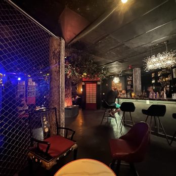 Wild Orange - Inside - Cocktail Bars Near Me - Honolulu, Hawaii
