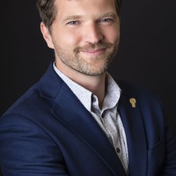 Elizabeth Dixon Photography - On-location headshots