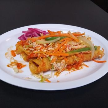 El Cuzcatlan Restaurant Grill - Tacos hondureños - Salvadoran Near Me - Houston, Texas