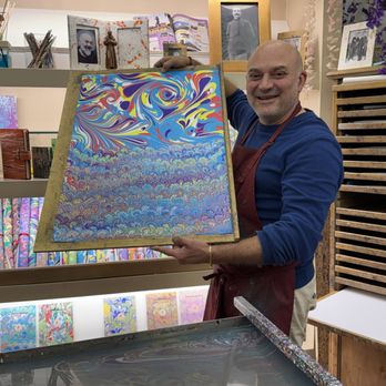 Riccardo Luci Marbled Paper - Riccardo in action - Gift Shops Near Me - Florence, FI