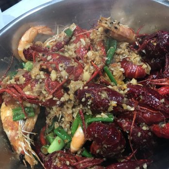 Sao Bien - 2 l/bs crawfish comes with a few sausages and 1 corn. Love the sauce! - Vietnamese Near Me - Westminster, California Sao Bien - 2 l/bs crawfish comes with a few sausages and 1 corn. Love the sauce! - Vietnamese Near Me - Westminster, California