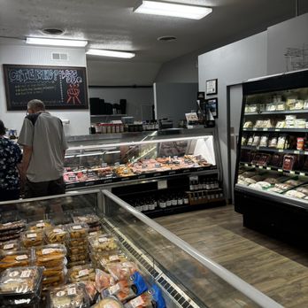 Mannino's Market - Meat case - Meat Shops Near Me - Cottleville, Missouri Mannino's Market - Meat case - Meat Shops Near Me - Cottleville, Missouri