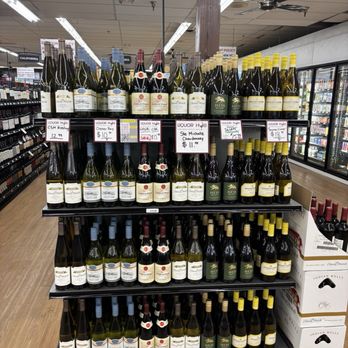 Liquor Hub - End caps with popular brands - Beer, Wine & Spirits Near Me - Newton, Massachusetts Liquor Hub - End caps with popular brands - Beer, Wine & Spirits Near Me - Newton, Massachusetts