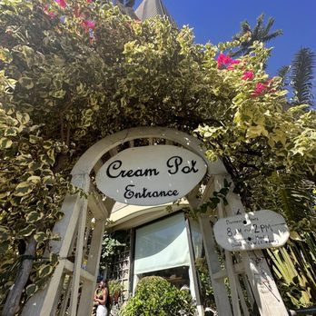 Cream Pot - Entrance - Breakfast & Brunch Near Me - Honolulu, Hawaii Cream Pot - Entrance - Breakfast & Brunch Near Me - Honolulu, Hawaii