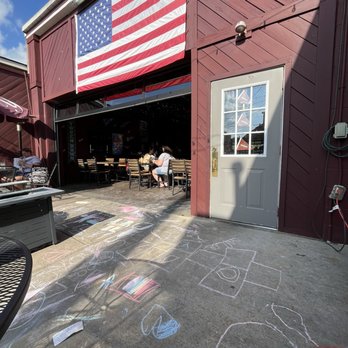 Eagle Grille & Tavern - Outdoor seating - American Near Me - Hubbard, Ohio
