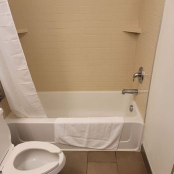 Sonesta Simply Suites Clearwater St. Petersburg - Shower, some staining on bottom of tub, but wasn't bad. - Hotels Near Me - Clearwater, Florida Sonesta Simply Suites Clearwater St. Petersburg - Shower, some staining on bottom of tub, but wasn't bad. - Hotels Near Me - Clearwater, Florida