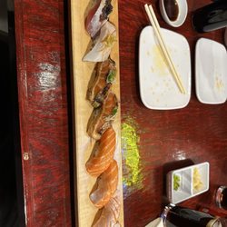 Signature nigiri's and salmon nigiri's