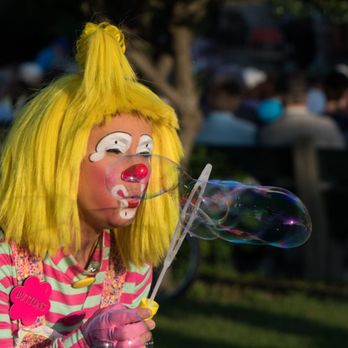 Buttons Party Events - Buttons blowing bubbles at Wisconsin symphony event - Clowns Near Me Buttons Party Events - Buttons blowing bubbles at Wisconsin symphony event - Clowns Near Me