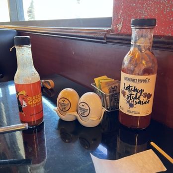 Breakfast Republic - Salt and pepper shakers and their own hot sauce and ketchup - Breakfast & Brunch Near Me - Palm Desert, California