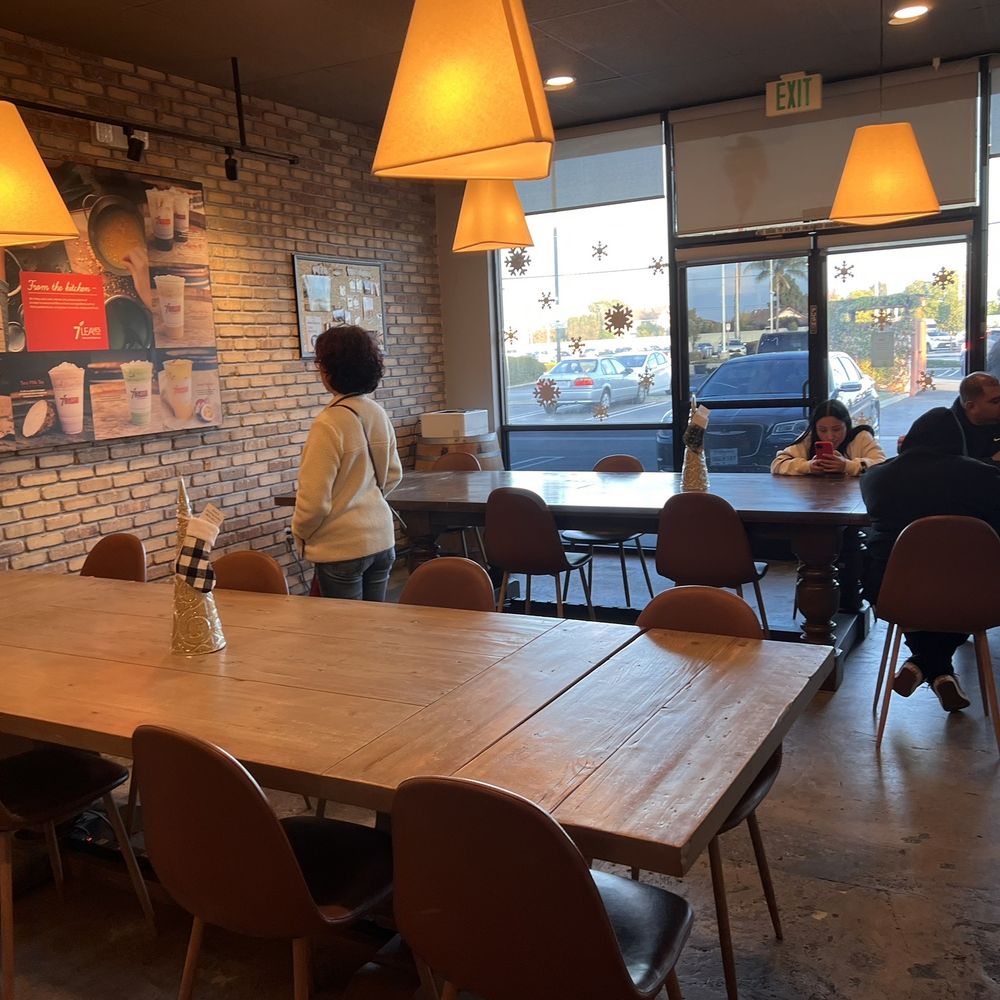 7 Leaves Cafe - Inside seating - Coffee & Tea Near Me - Torrance, California