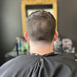 King's Domain Gentlemen's Grooming - Neckline tapered to skin