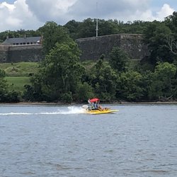 Monumental Boat Tours - Guide boat