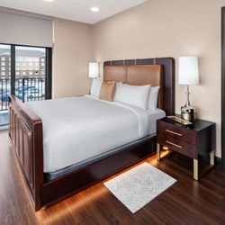 Legacy Hotel - Guest room
