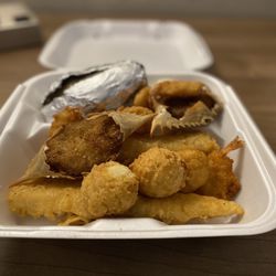 Captain D's - Deluxe Seafood Platter