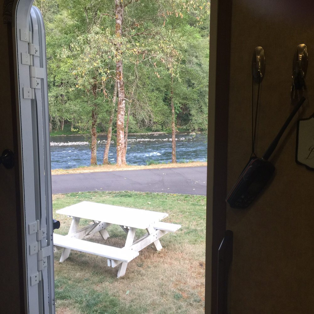 Casey's Riverside RV Park - Beautifyl - RV Parks Near Me - Westfir, Oregon