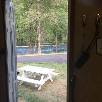Casey's Riverside RV Park - Beautifyl - RV Parks Near Me - Westfir, Oregon