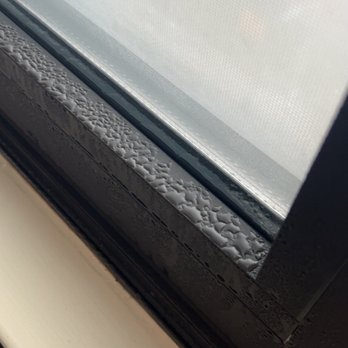 The Poughkeepsie Grand Hotel - Bad seal on the window - Hotels Near Me - Poughkeepsie, New York