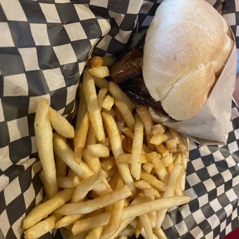 Chiefs Brew House - BBQ Brisket Burnt Ends Sammy and Shoe String Fries - Barbeque Near Me - Coburg, Oregon