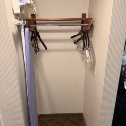 Holiday Inn University Plaza-Bowling Green - We're missing the luggage holder