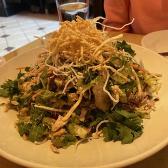The Cheesecake Factory - Skinny Asian Chicken Salad - Desserts Near Me - North York, Ontario