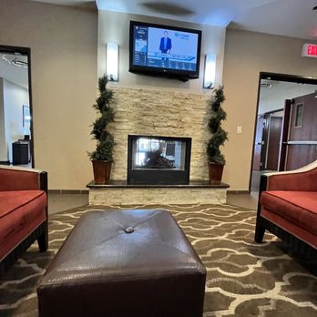 Comfort Suites Glendale - State Farm Stadium Area - Seating area near the dining room - Hotels Near Me - Glendale, Arizona Comfort Suites Glendale - State Farm Stadium Area - Seating area near the dining room - Hotels Near Me - Glendale, Arizona