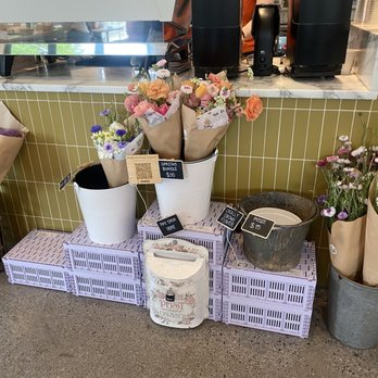 Goosecup - This is another weekend, beautiful flowers, and they last I had mine for two weeks - Coffee & Tea Near Me - Leesburg, Virginia Goosecup - This is another weekend, beautiful flowers, and they last I had mine for two weeks - Coffee & Tea Near Me - Leesburg, Virginia
