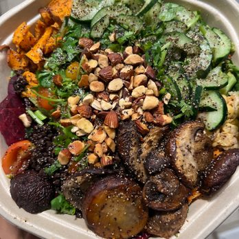 sweetgreen - Healthy Salads, Wraps, and Bowls - I always get the super green goddess i add tomatoes, cucumbers, mushrooms and it's always a smash! - Salad Near Me - Burbank, California