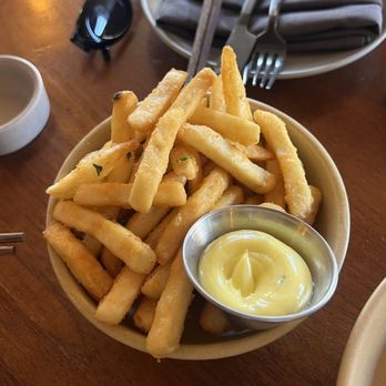 Belles Beach House - Hawaiian fries - Tiki Bars Near Me - Los Angeles, California