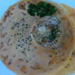 Gasthof Alphorn - Eierschwammerl with Knödel