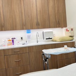 Queen's Island Urgent Care - Surgical procedure room